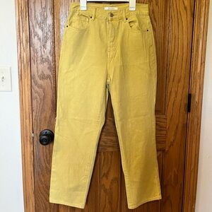Yellow Pacsun mom jeans!
